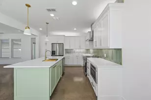 100 Cardinal Woods Ct, Granbury, TX 76049 - Photo 10