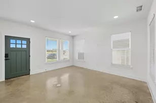 100 Cardinal Woods Ct, Granbury, TX 76049 - Photo 4