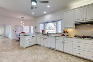 944 Hills Creek Dr, McKinney, TX 75072 - Photo 10