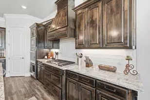 900 Pate St, Granbury, TX 76048 - Photo 2