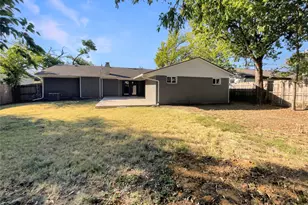 2021 Brentwood Ln, Carrollton, TX 75006 - Photo 8