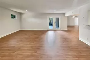 2021 Brentwood Ln, Carrollton, TX 75006 - Photo 10