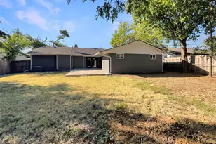 2021 Brentwood Ln, Carrollton, TX 75006 - Photo 20