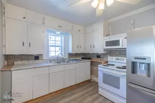 1126 Peach St, Abilene, TX 79602 - Photo 10