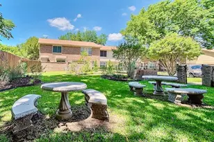 520 Pecan Acres Ct, Arlington, TX 76013 - Photo 2