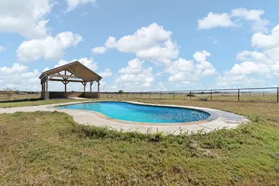 201 Hughes Lane, Grandview, TX 76050 - Photo 32