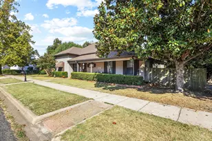 302 W Main St, Honey Grove, TX 75446 - Photo 2