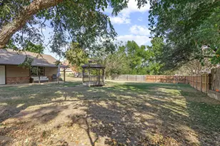302 W Main St, Honey Grove, TX 75446 - Photo 36