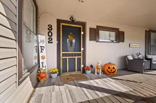 302 W Main St, Honey Grove, TX 75446 - Photo 4