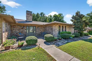 1610 Idlewood Dr, Sherman, TX 75092 - Photo 4