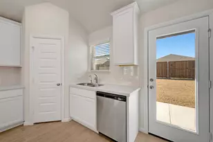 7513 Fenton Pkwy, Pilot Point, TX 76258 - Photo 22