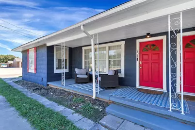 201 S Jones Street, Granbury, TX 76048 - Photo 16