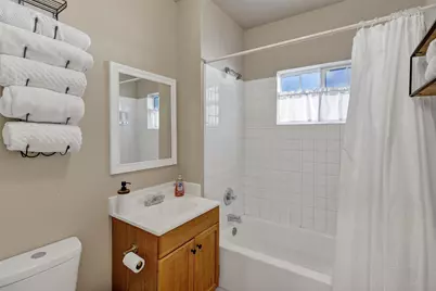 201 S Jones Street, Granbury, TX 76048 - Photo 12