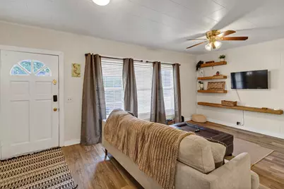 201 S Jones Street, Granbury, TX 76048 - Photo 18