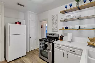 201 S Jones St, Granbury, TX 76048 - Photo 22