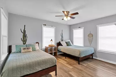 201 S Jones Street, Granbury, TX 76048 - Photo 26