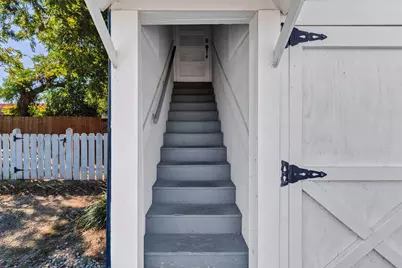 201 S Jones Street, Granbury, TX 76048 - Photo 30