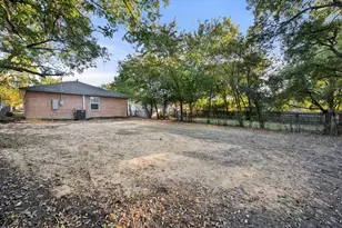 2113 San Antonio, Grand Prairie, TX 75051 - Photo 24