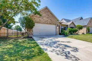 2609 Plains View Dr, Burleson, TX 76028 - Photo 2