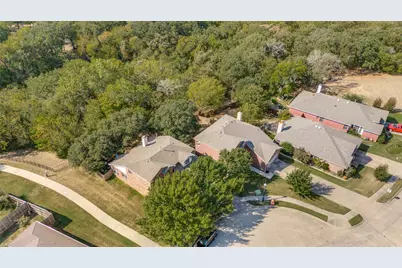 404 E Whitener Road, Euless, TX 76040 - Photo 2