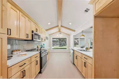 2709 Quail Ridge Drive, Carrollton, TX 75006 - Photo 6