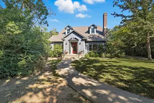 2044 W Oak St, Denton, TX 76201 - Photo 2