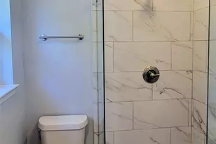 1710 Glenwick Ln, Irving, TX 75060 - Photo 10