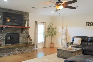 421 Weakes St, Eustace, TX 75124 - Photo 14