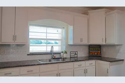 421 Weakes Street, Eustace, TX 75124 - Photo 32