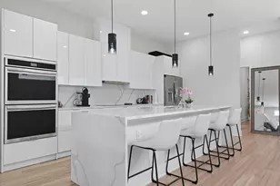 2425 Crossman Ave, Dallas, TX 75212 - Photo 10