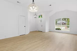 1013 Grand Central Pkwy, Saginaw, TX 76131 - Photo 4