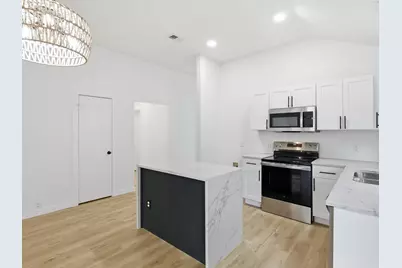 1013 Grand Central Parkway, Saginaw, TX 76131 - Photo 8