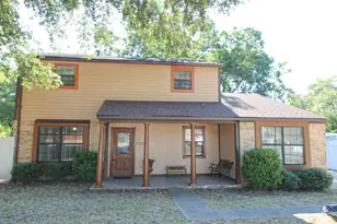 1521 W Springcrest Cir, Lancaster, TX 75134 - Photo 2