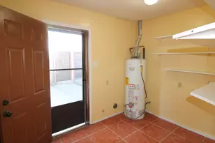 1521 W Springcrest Cir, Lancaster, TX 75134 - Photo 20