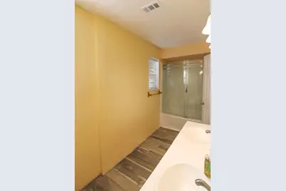 1521 W Springcrest Circle, Lancaster, TX 75134 - Photo 32