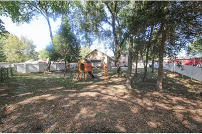 1521 W Springcrest Circle, Lancaster, TX 75134 - Photo 10