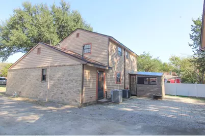 1521 W Springcrest Circle, Lancaster, TX 75134 - Photo 6