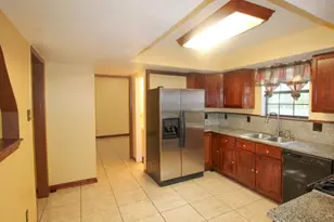 1521 W Springcrest Cir, Lancaster, TX 75134 - Photo 18