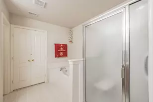 400 Piccadilly Cir, Burleson, TX 76028 - Photo 24