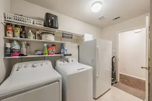 400 Piccadilly Cir, Burleson, TX 76028 - Photo 18