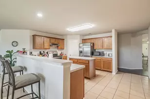 400 Piccadilly Cir, Burleson, TX 76028 - Photo 10