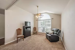 400 Piccadilly Cir, Burleson, TX 76028 - Photo 12