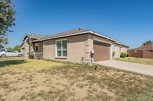 400 Piccadilly Cir, Burleson, TX 76028 - Photo 2