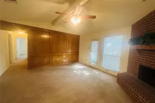 2621 Ozark Dr, Grand Prairie, TX 75052 - Photo 6