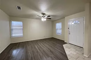 121 Cambridge Dr, Saginaw, TX 76179 - Photo 2