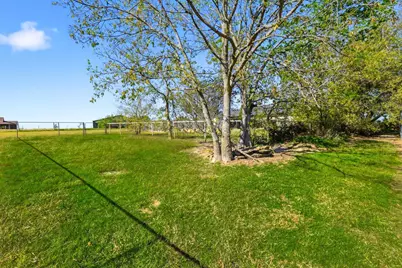3873 Lois Road E, Sanger, TX 76266 - Photo 34