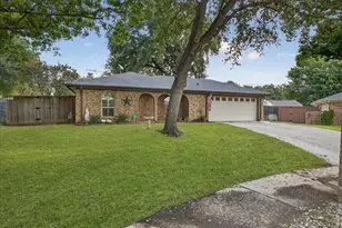 1613 Trinity Ct, Bedford, TX 76022 - Photo 2