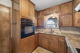 1613 Trinity Ct, Bedford, TX 76022 - Photo 18