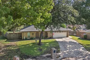 1613 Trinity Ct, Bedford, TX 76022 - Photo 40