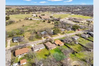 907 W Bridge, Granbury, TX 76048 - Photo 20